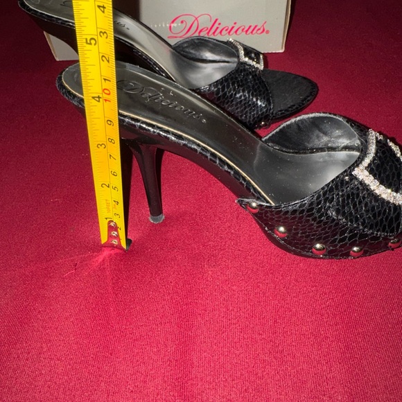 Delicious Vintage Black Mules with Rhinestone Buckle - Picture 6 of 7